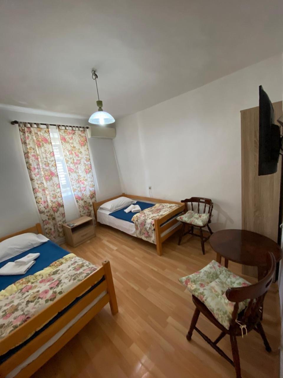 Viktor Rooms Cattaro Esterno foto