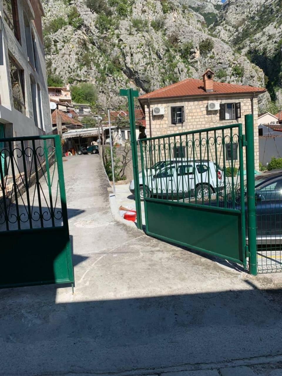 Viktor Rooms Cattaro Esterno foto