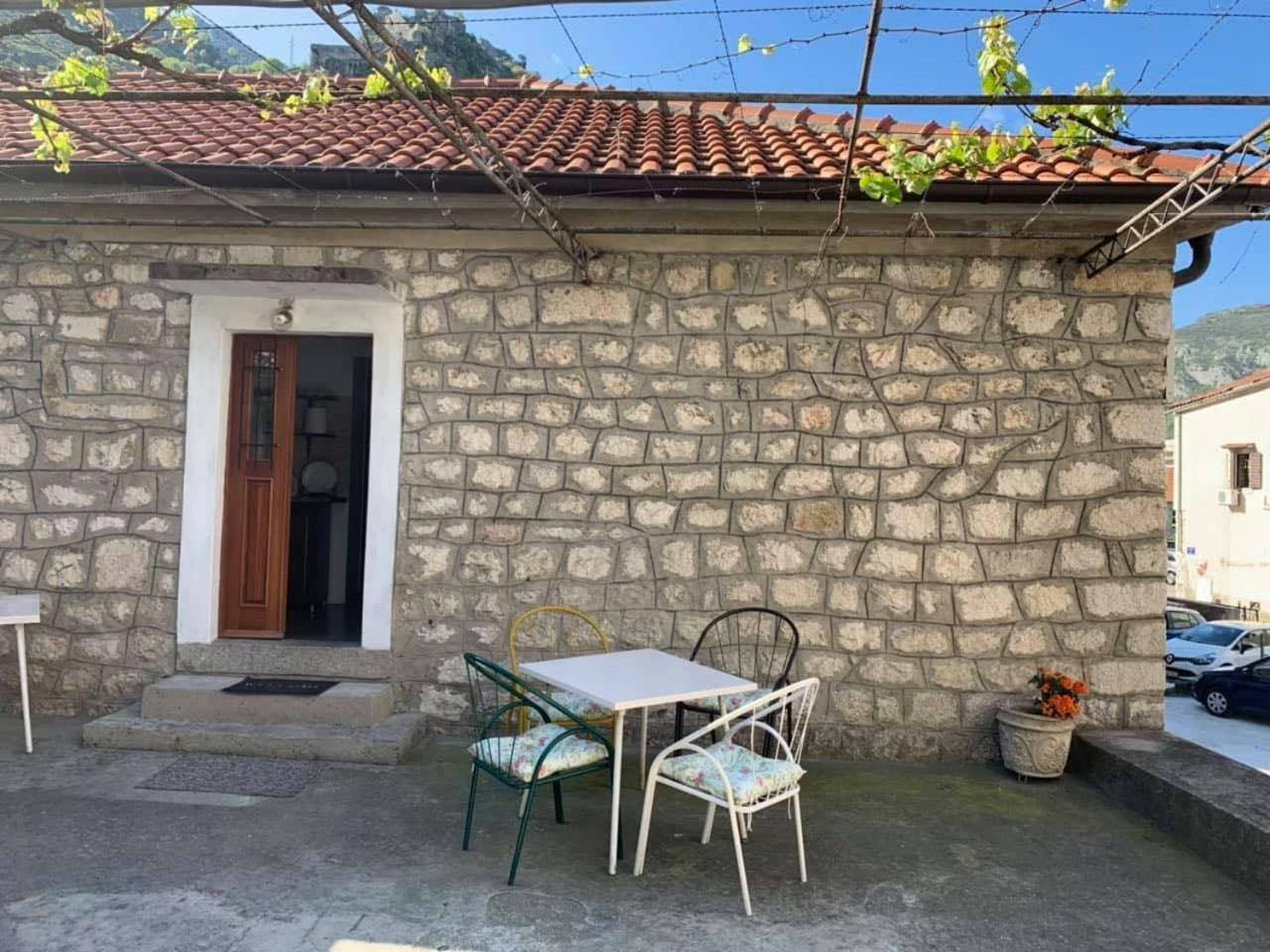 Viktor Rooms Cattaro Esterno foto